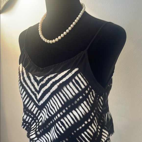 Black and White patterned sun Dress - Picture 2 of 4